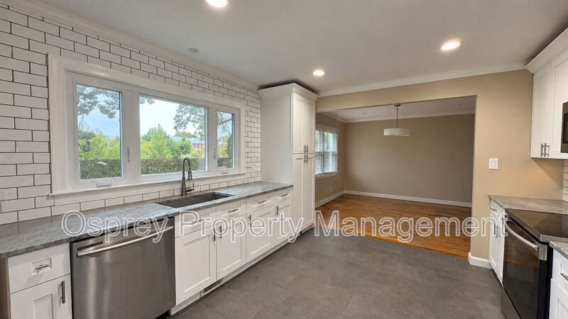 Beautifully Renovated 3-Bedroom Home in Virginia Beach! - Photo 4