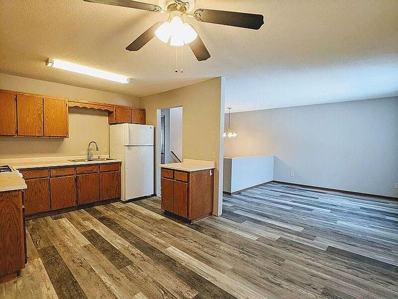 Big Lake Townhome: 230 Leighton Dr