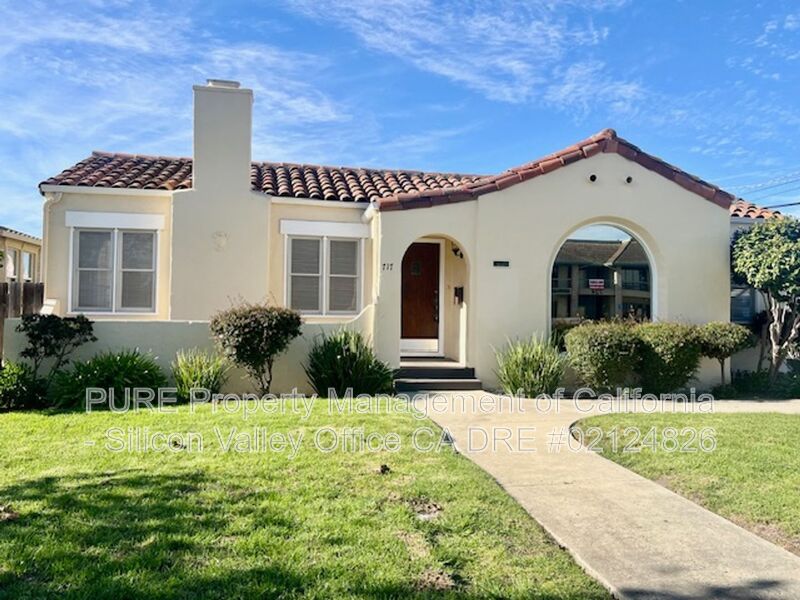 Watsonville House: 717 East Lake Avenue
