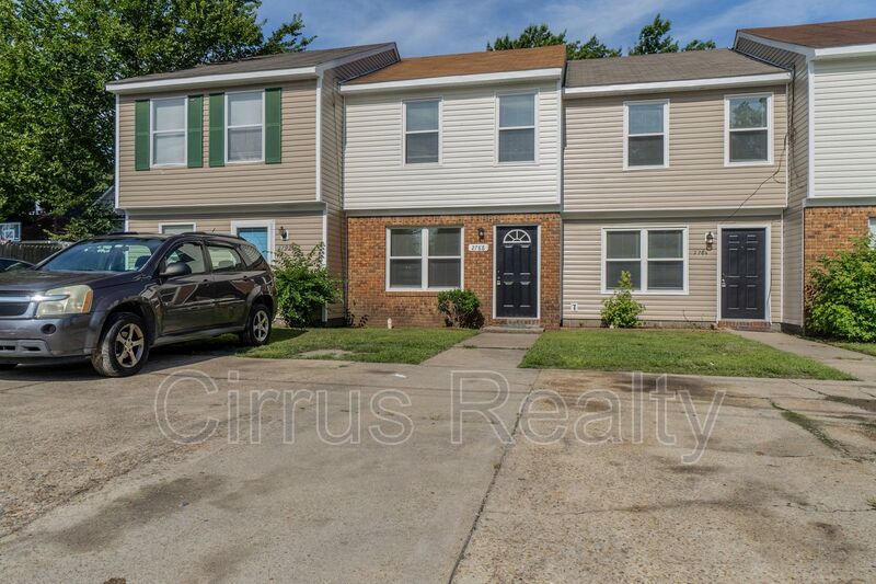 Portsmouth Townhome: 2788 Peach St