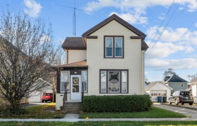 Oshkosh Condo: 317 West 14th Avenue - 317 A Upper