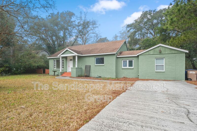 Charleston House: 935 Pauline Avene