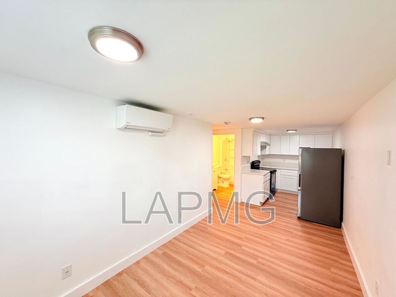 Los Angeles House: 1715 Westmoreland Blvd