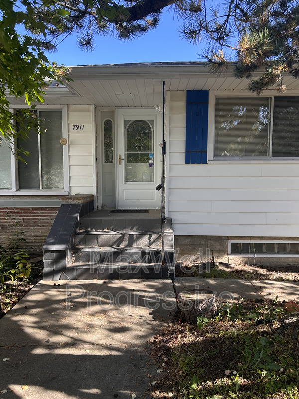 Edmonton House: 7911 119 ST NW