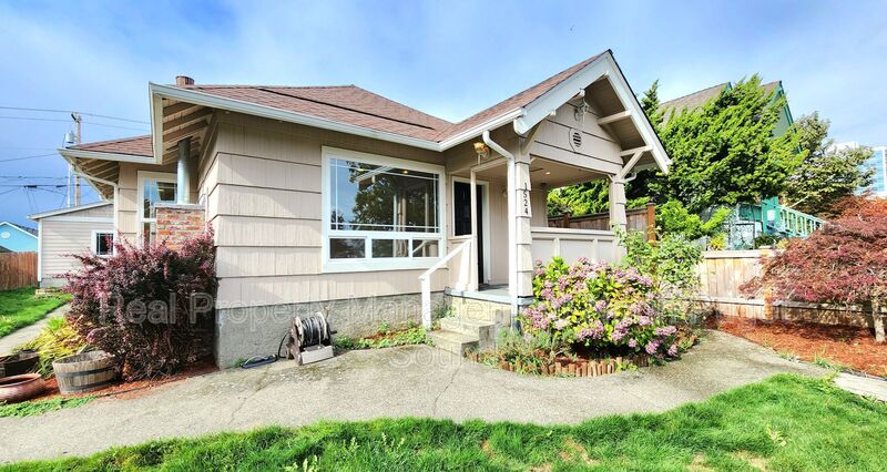 Everett House: 1524 Rockefeller Ave