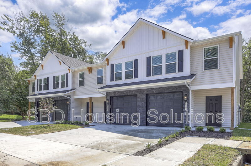 Raytown Townhome: 9027 E 85th Pl