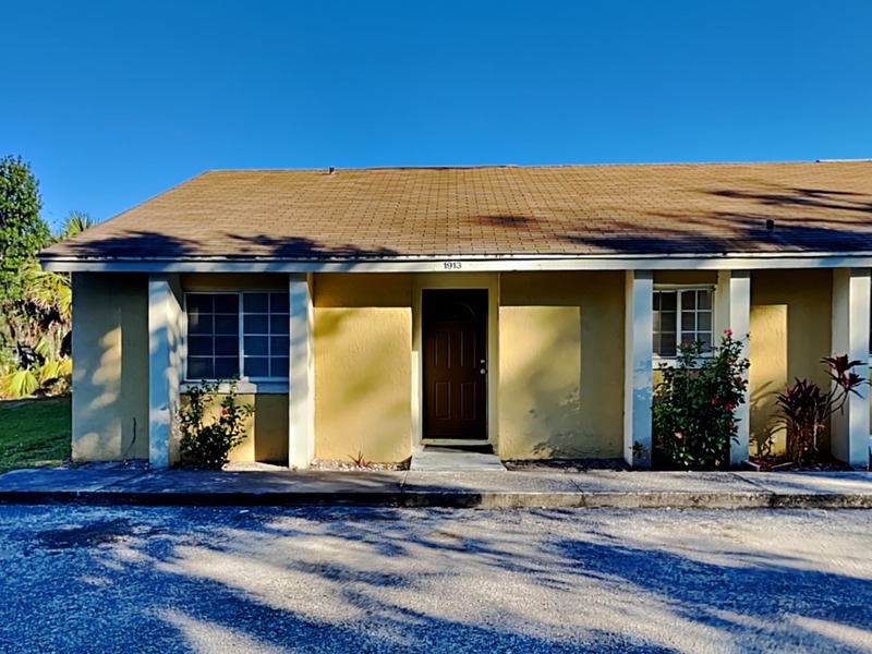 Orlando House: 1913 Truman Rd
