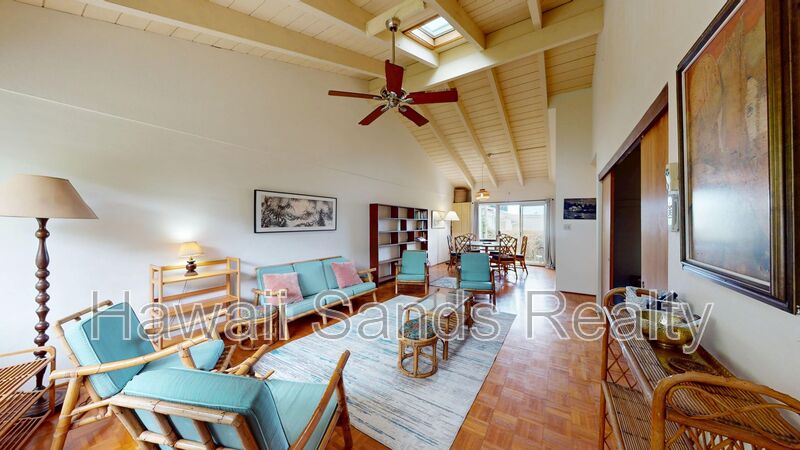 Honolulu House: 663 Kalaau Pl
