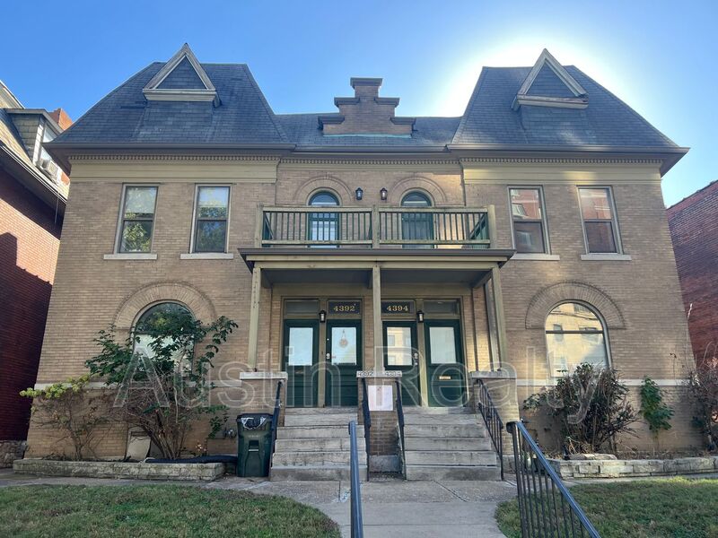 St. Louis House: 4394 McPherson Ave.