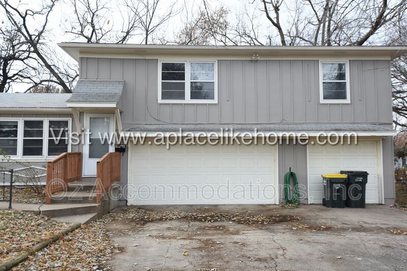 Overland Park House: 8146 Lowell Ave