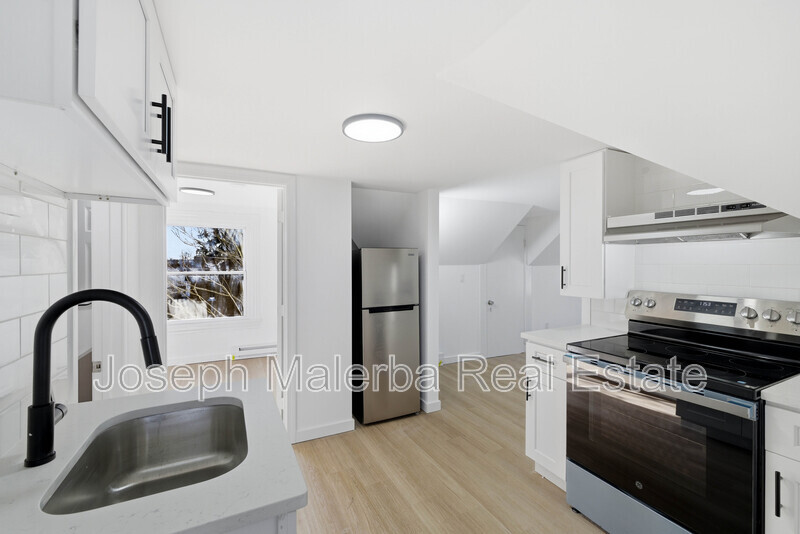 New London Condo: 159 Connecticut Ave