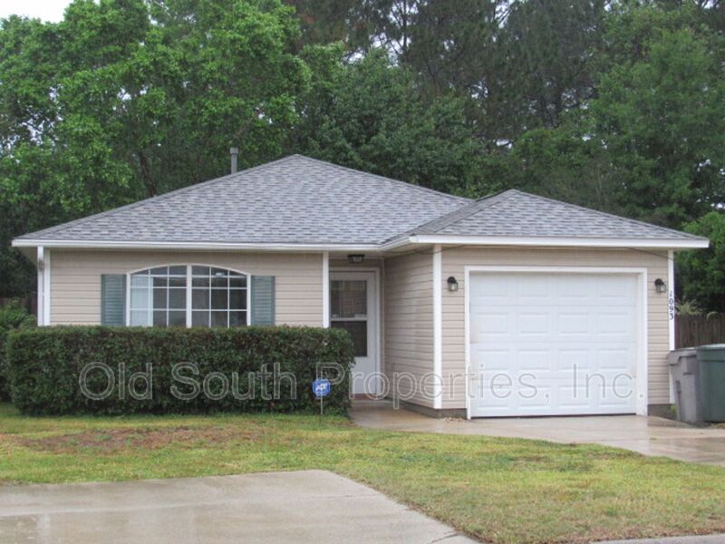 Pensacola House: 1093 Antigua Circle