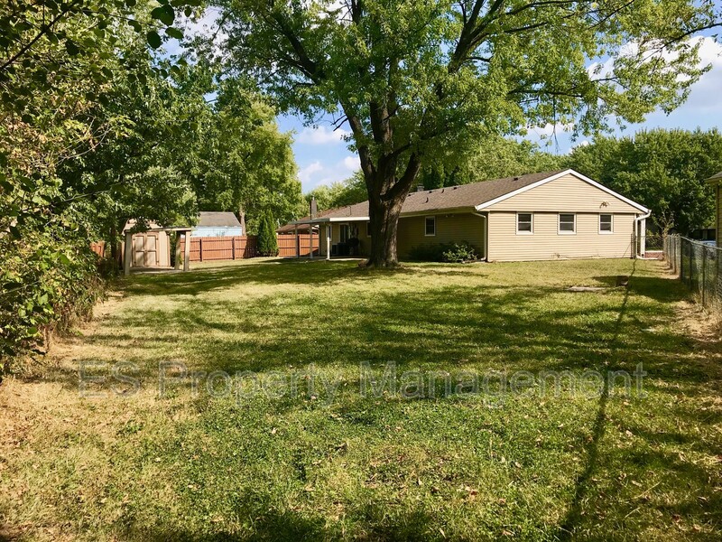 Beautiful 4 Bedroom 1.5 Bathroom Ranch Style Home in Lawrence! - Photo 41