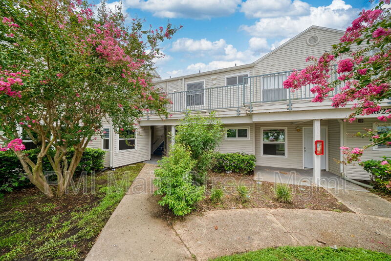 Orlando House: 2512 Woodgate Blvd