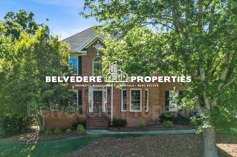 Jamestown House: 104 Castleton Pl