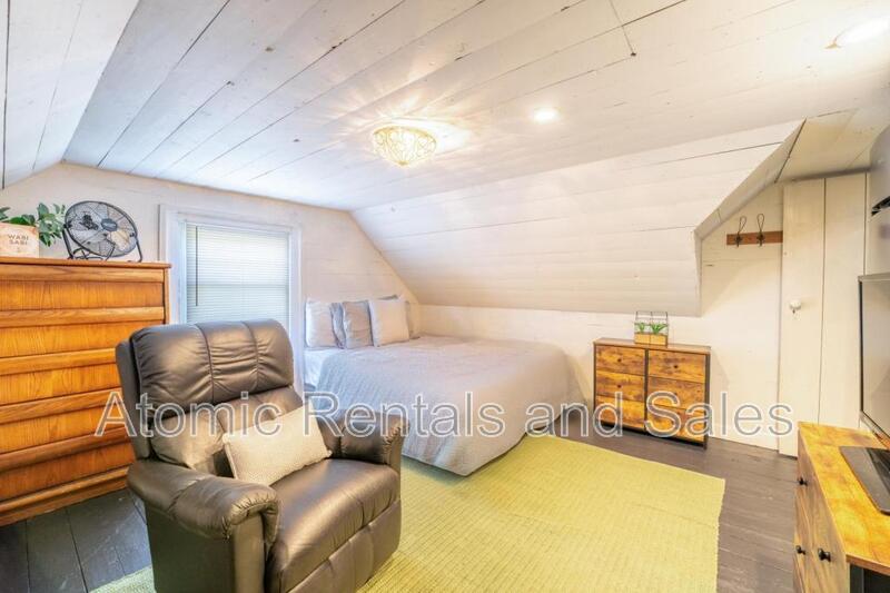 Jefferson City House: 714 E Jefferson St Loft Suite