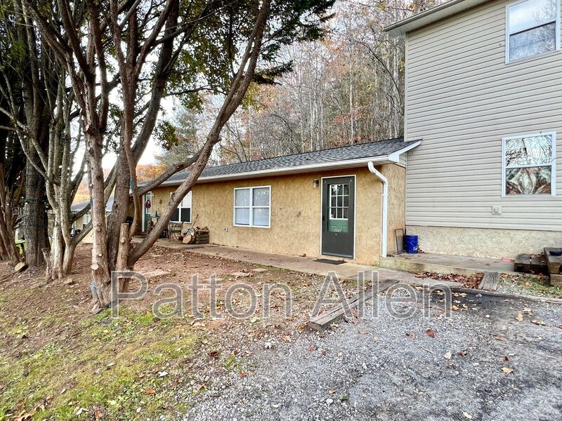 Cullowhee House: 77 Pincushion Lane