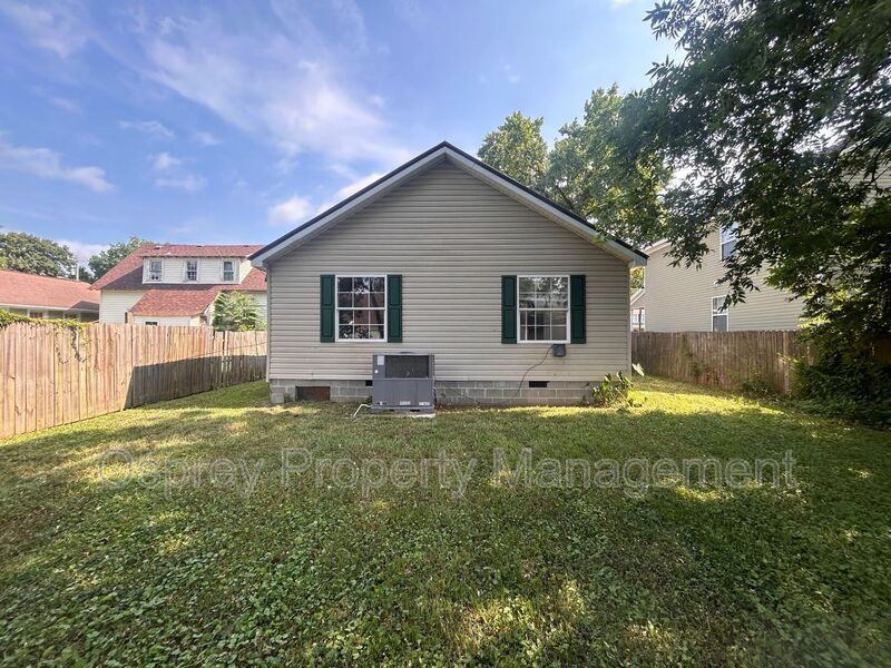 Spacious 4-Bedroom Home W/Sunroom & Large Backyard