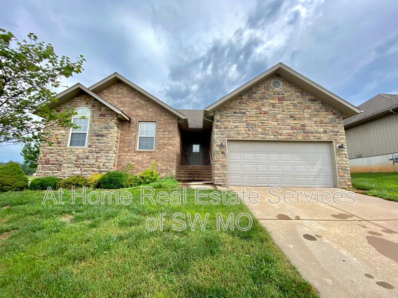 Springfield House: 5221 E Blaine