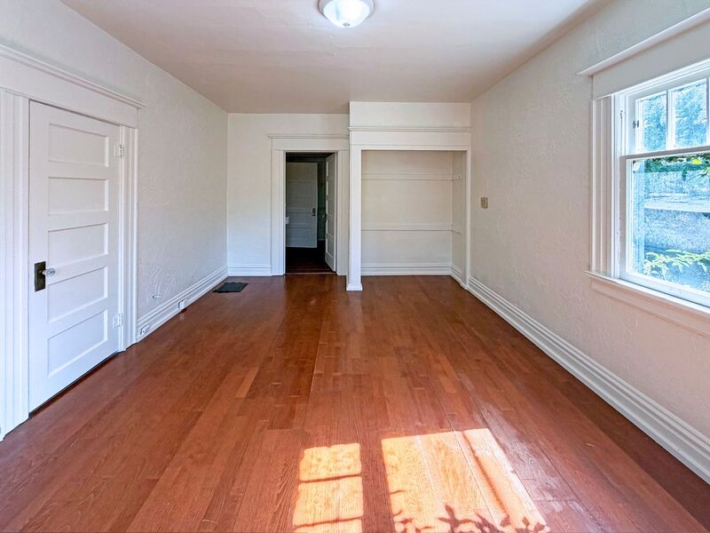 Photo 9 of rental home at 943 Washington Street