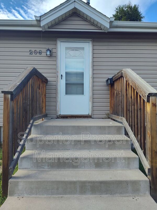 Cheyenne House: 206 E 5th St