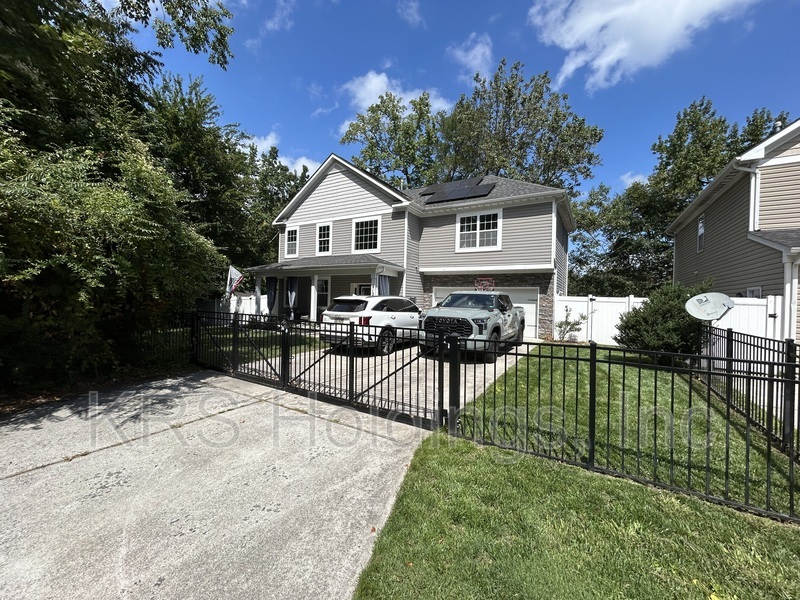 Norfolk House: 912 Hullview Ave