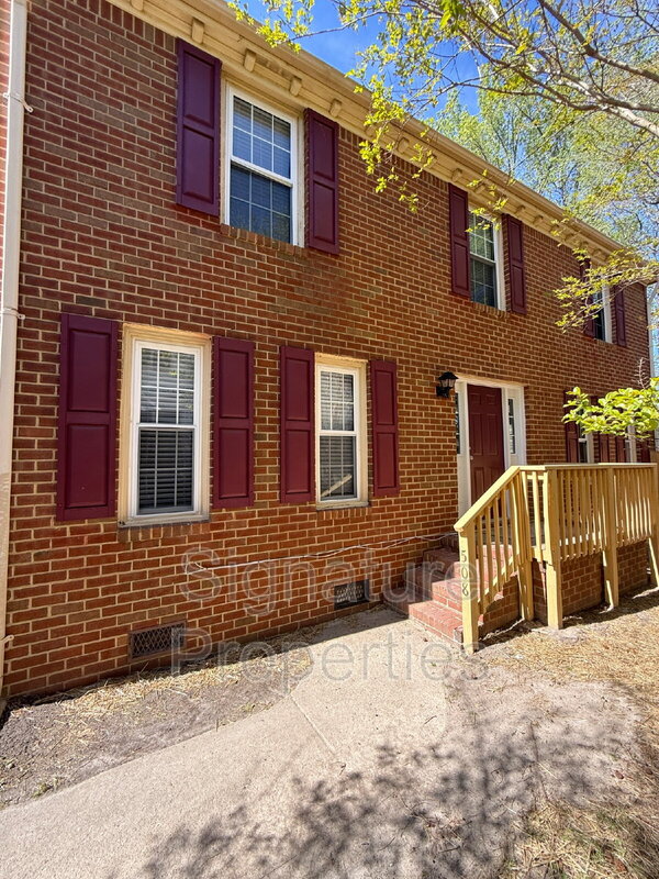 Virginia Beach House: 508 Mulligan Dr