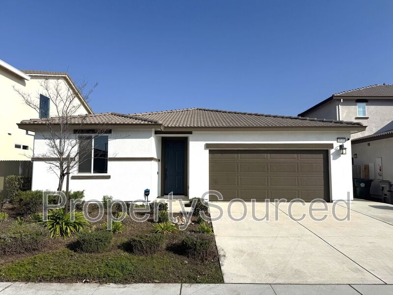 Manteca House: 1936 Suisun Pl