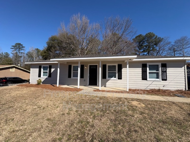 Phenix City House: 2408 Midway Dr