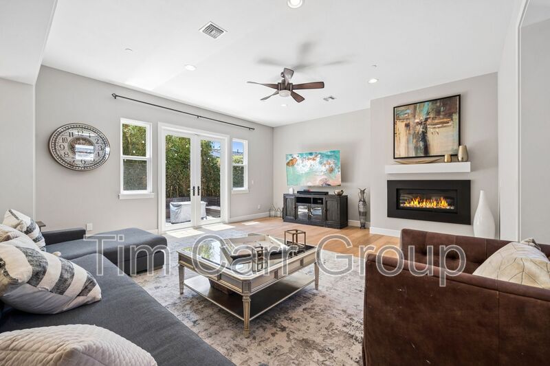 Costa Mesa House: 268 Palmer St