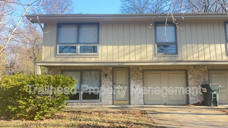 Kansas City Townhome: 6109 N Broadway