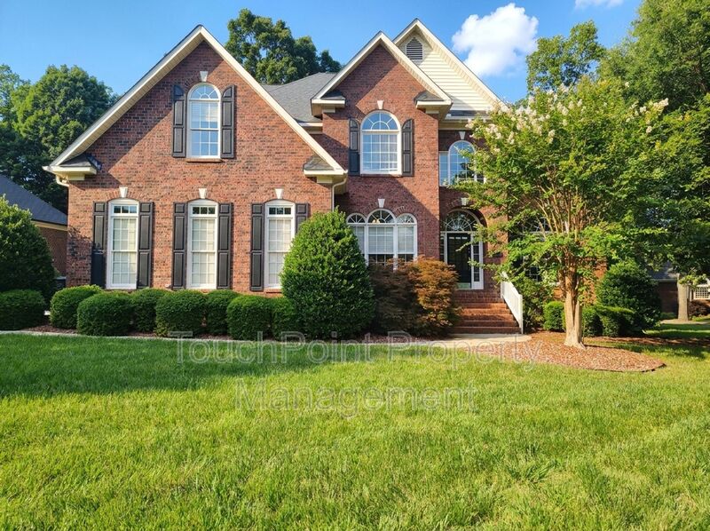 Matthews House: 204 Limerick Drive