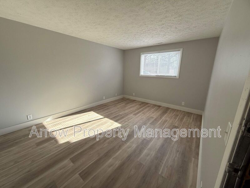 York House: 1725 North Iowa Ave