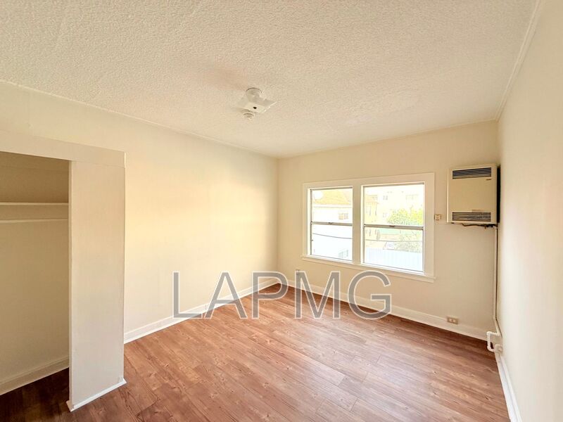 Los Angeles House: 1614 N. Kenmore Avenue