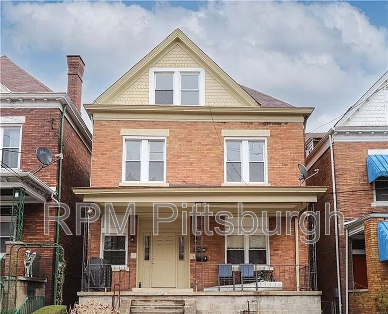 Pittsburgh House: 822 Collins Ave