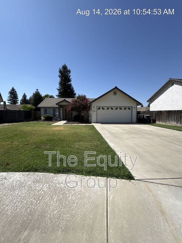 Visalia House: 3021 W Loyola Ct