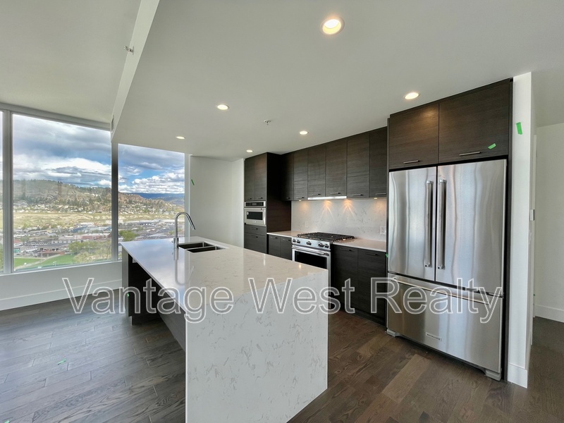 Kelowna Condo: 1191 Sunset Dr