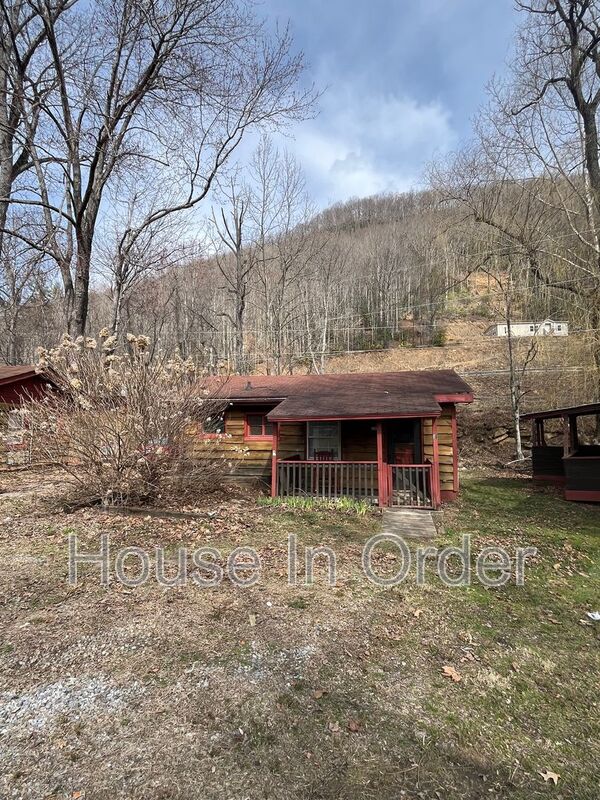Maggie Valley House: 153 Cottage Dr