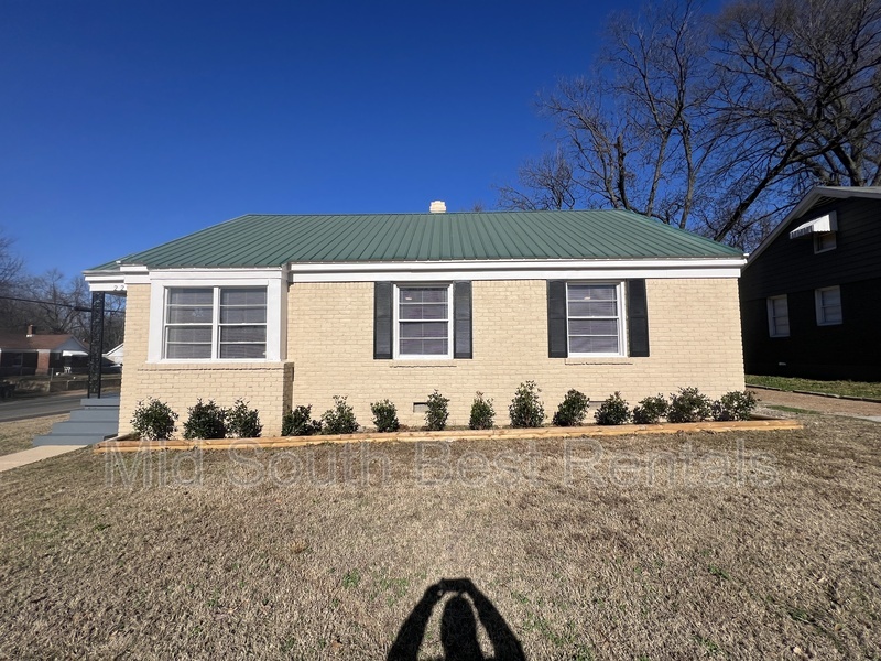 Memphis House: 2296 Arlington Ave