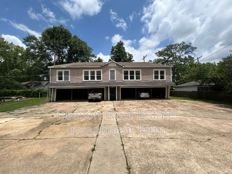 Shreveport House: 320 College A