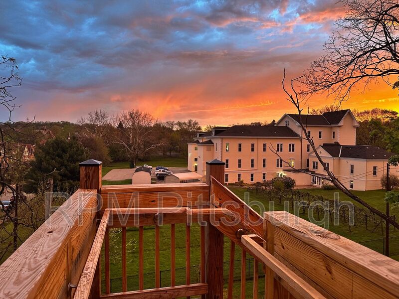 Pittsburgh House: 504 Coal St