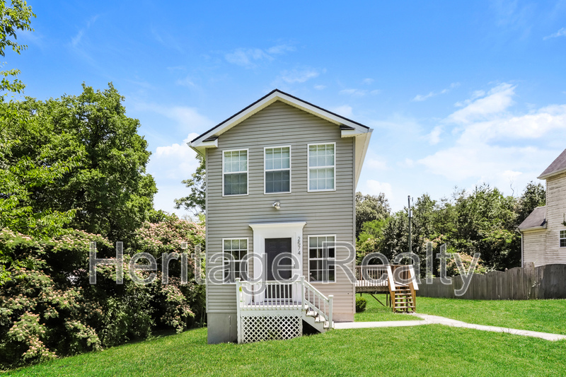 Knoxville House: 2574 Kenilworth Lane Northeast