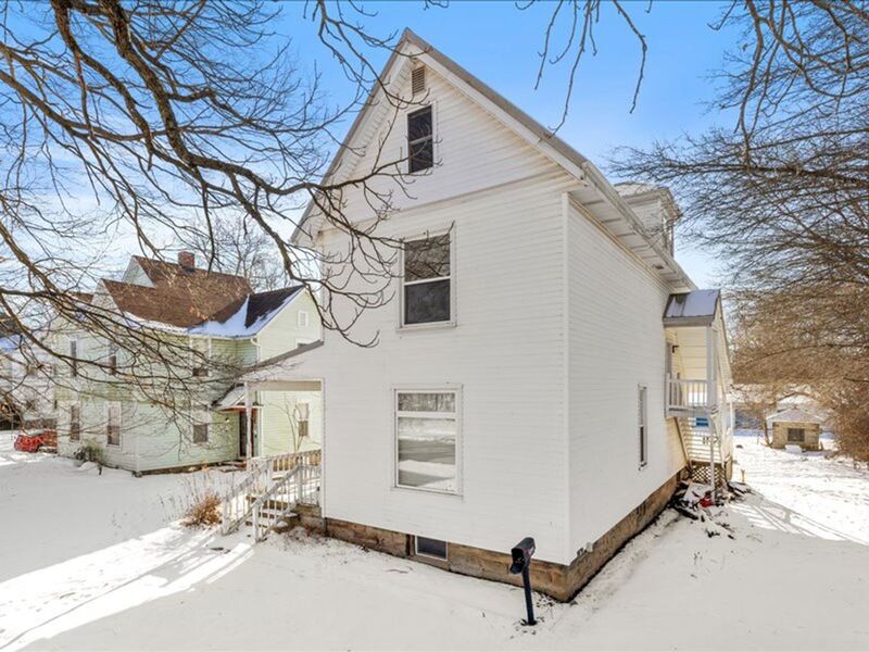 Crestline Condo: 520 1/2 W Bucyrus St- TOP FLOOR