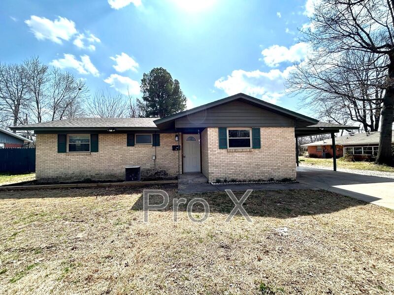 Springdale House: 1411 Lawrence Ave
