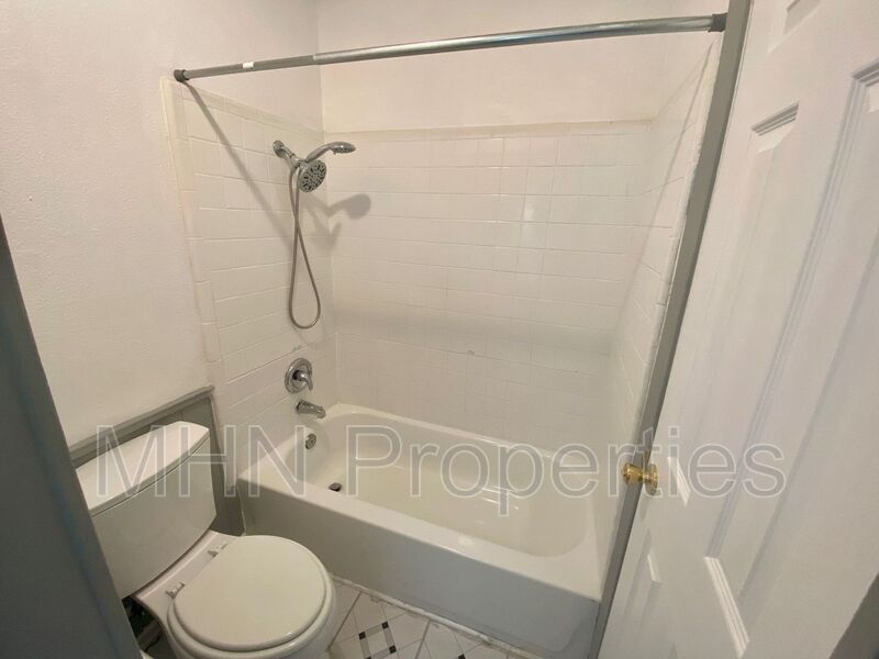 ADORABLE 3 bed/1 bath/1 car garage move-in ready home, located minutes from 410! - Photo 11