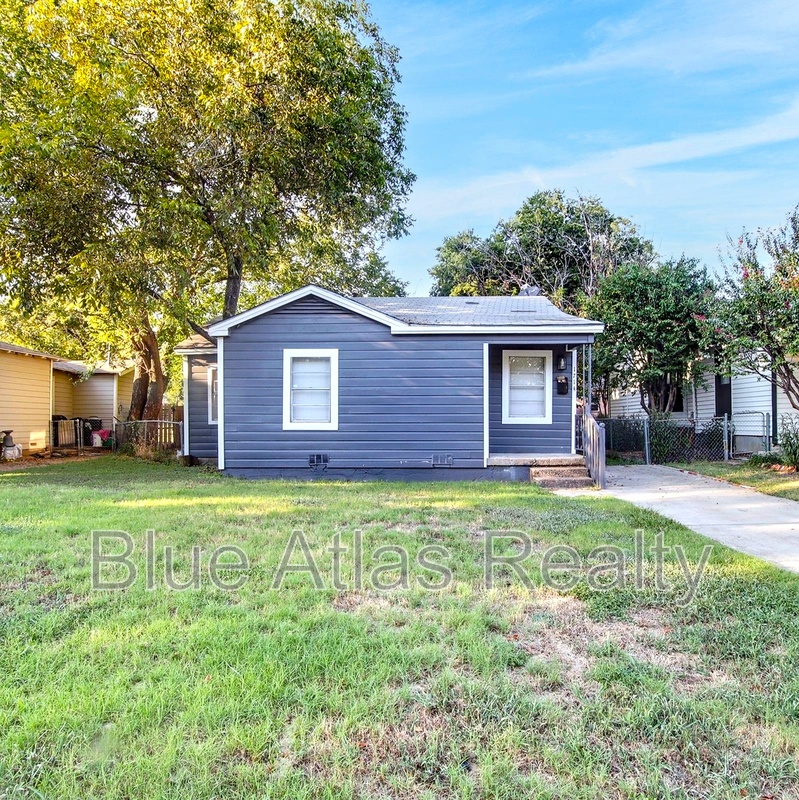 Grand Prairie House: 1714 Northwest Dallas Street