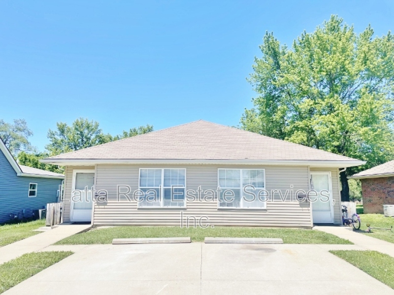 Higginville Condo: 304 W Broadway St #B