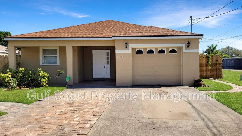 Bradenton House: 1319 18th Ave West