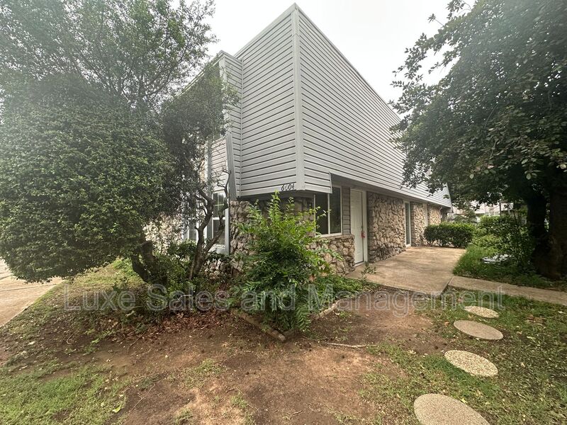 Oklahoma City House: 6004 NW Expressway