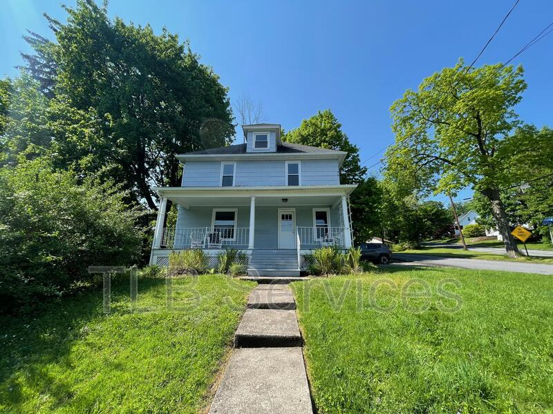 Clarks Summit House: 402 Electric Street